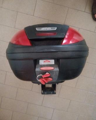 Portabaule e Buletto Givi 30 litri  YAMAHA X-CITY