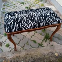 Tavolinetto con 2 cuscini