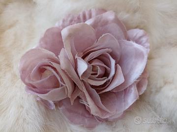 Rosa con bocciolo spilla o decorazione casa