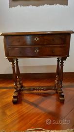 Mobiletto antico con cassetti