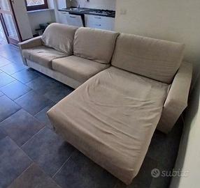 divano letto con chaise longue con cassettone