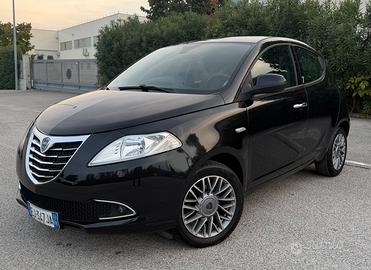 Lancia Ypsilon 1.3 MJT 95 CV 5 porte Platinum