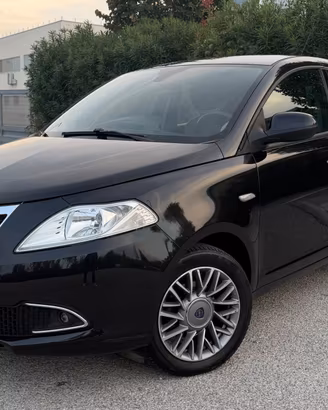 Lancia Ypsilon 1.3 MJT 95 CV 5 porte Platinum