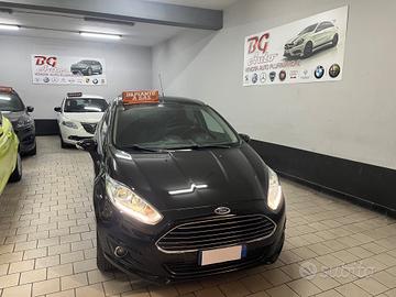 Ford Fiesta gpl titanium nav/led full 12/2016