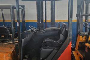 carrello elevatore retrattile linde 14 q.li