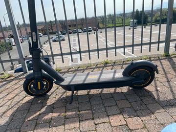 Monopattino elettrico ninebot g30