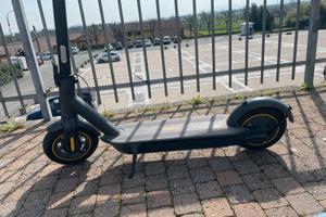 Monopattino elettrico ninebot g30