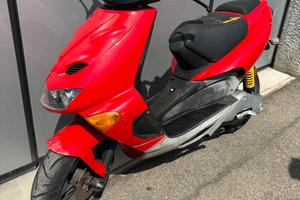Aprilia sr 50 orizzontale