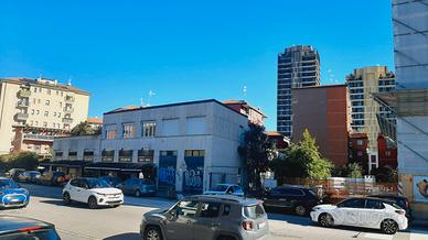 Negozio 2 vetrine - Corte Gardens MM2 Udine