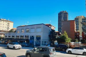 Negozio 2 vetrine - Corte Gardens MM2 Udine