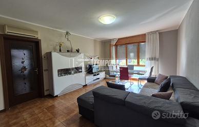 Quadrilocale, Piazza Marie Curie 5, Centro, Collec