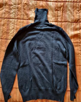 Maglione nero con collo