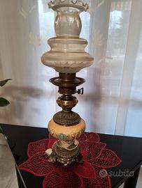 Lume antico elettrificato ottone ceramica e vetro