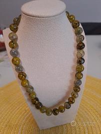 collana di pietre verdi 