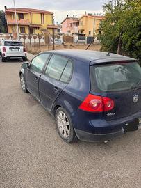 Golf v four motion