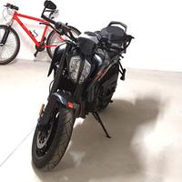 KTM 790 Duke solo 4000km con AKRA e accessori