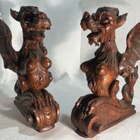COPPIA DI GRIFONI ALATI  IN NOCE FINE8 INIZIO'900