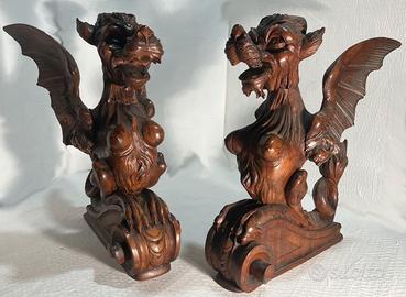 COPPIA DI GRIFONI ALATI  IN NOCE FINE8 INIZIO'900