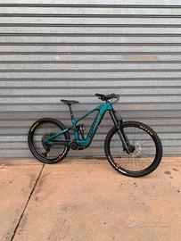 SANTA CRUZ BULLIT (S)