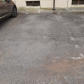 Posto auto scoperto, libero