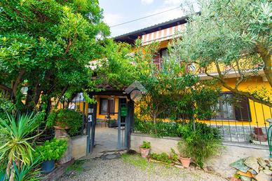 CASA SEMINDIPENDENTE A LEINÌ