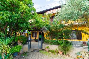 CASA SEMINDIPENDENTE A LEINÌ