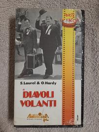 VHS Stanlio e Ollio Film "DIAVOLI VOLANTI"