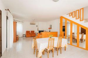 Villa indipendente con giardino su quattro lati C