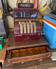Antico registratore di cassa firmato Olivetti
