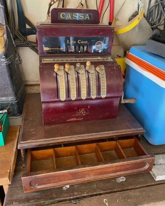 Antico registratore di cassa firmato Olivetti
