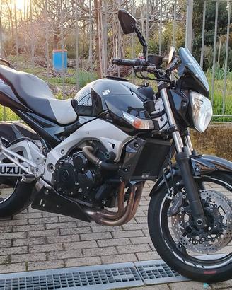 Suzuki gsr 600