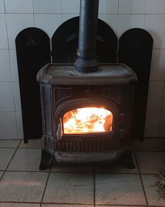 stufa a legna in ghisa 