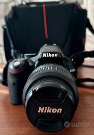 Nikon D5200 + Obiettivo 18-55mm VR + Borsa