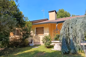 Prestigiosa villa singola con parco