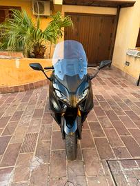 Yamaha TMax 560 Tech Max Akra