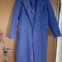 Cappotto viola modello doppiopetto 