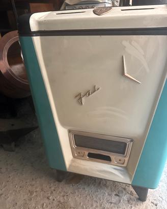 Stufa a metano vintage, prodotta da "Fai Brescia"