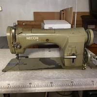 Macchina da cucito industriale Necchi