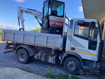 Veicolo commerciale iveco pronto a lavoro