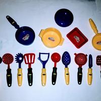 Tegamini ed accessori per cucina giocattolo