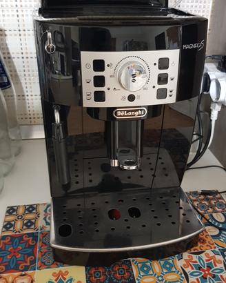 Macchina caffè Delonghi Magnifica S