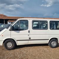 Ford Transit/Tourneo Transit 150 2.5 D PC Combi