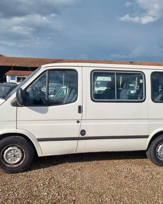 Ford Transit/Tourneo Transit 150 2.5 D PC Combi