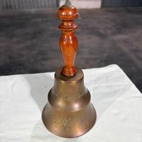 Campana di bronzo con manico di legno