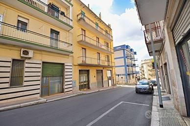 Appartamento a Putignano, via Piave, 4 locali