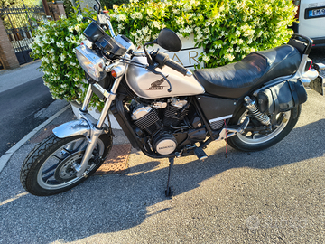 HONDA SABRE DEL 1984 iscritta all'asi