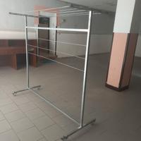 Stendino in ferro con ruote