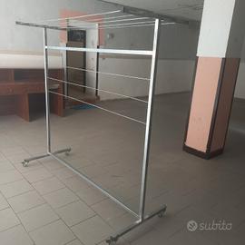 Stendino in ferro con ruote