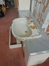 Mobile bagno con lavello 