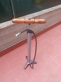 Pompa  d'epoca  per  bici  euro 35.